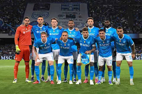 نابولي الأعلى وإنتر يتراجع.. قيمة تشكيلات أندية الدوري الإيطالي